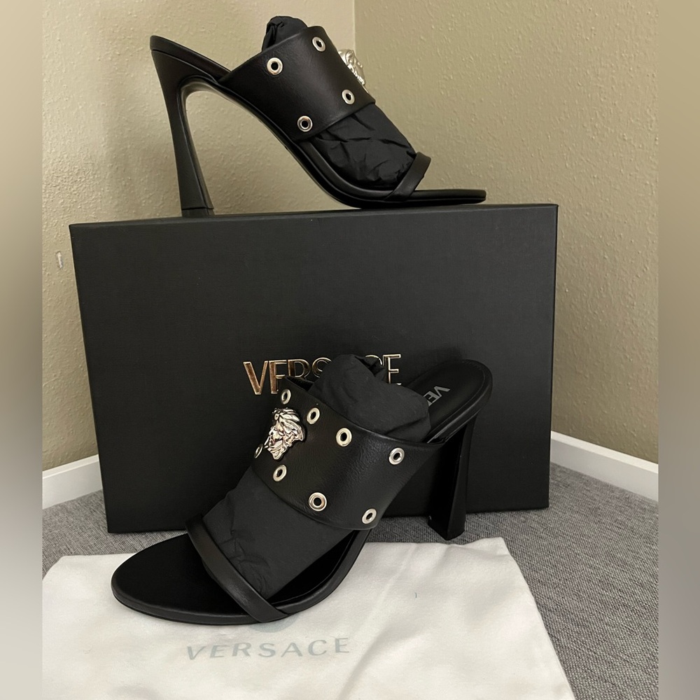 NIB Versace heels 👠